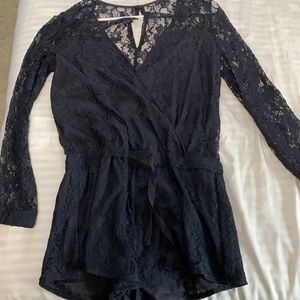 ♥️♥️Vintage Havana long sleeve lace romper